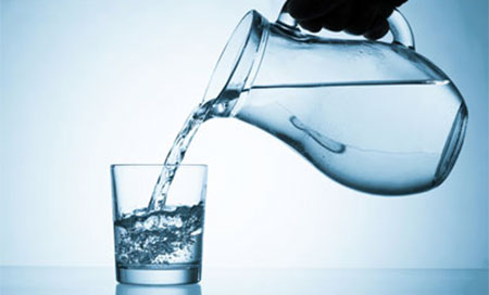 beneficios de beber agua Beber agua ayuda a perder peso